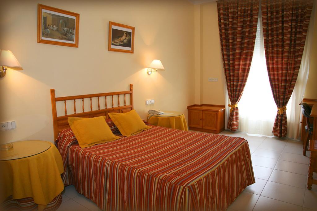 Hotel Villa Ducal Osuna Pokoj fotografie