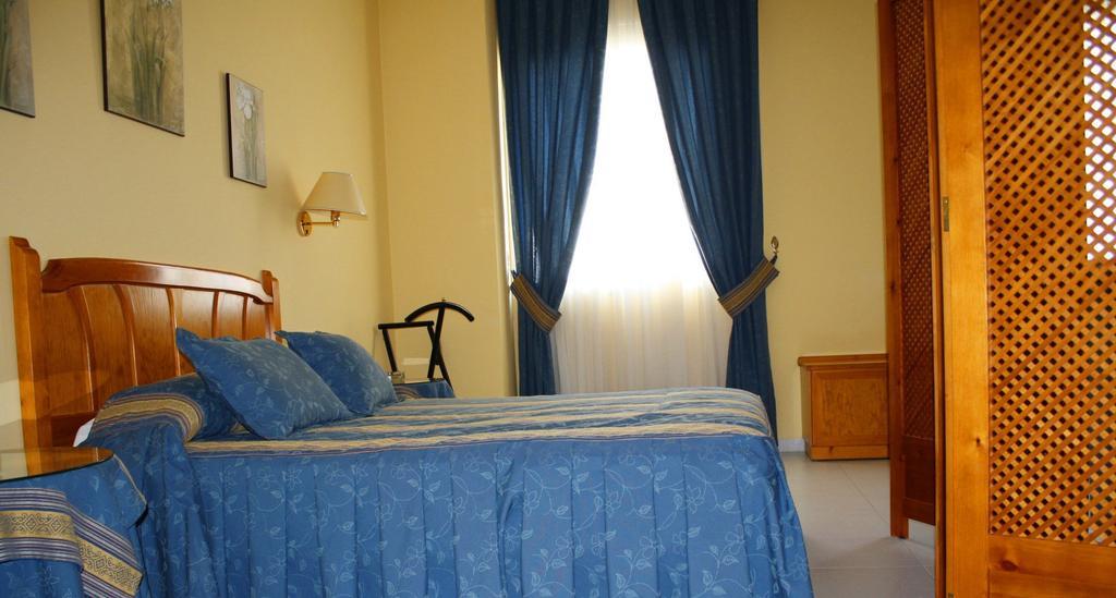 Hotel Villa Ducal Osuna Pokoj fotografie